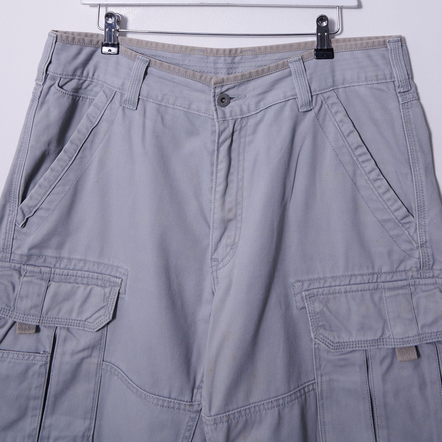 Vintage Levis Cargo Shorts 33W