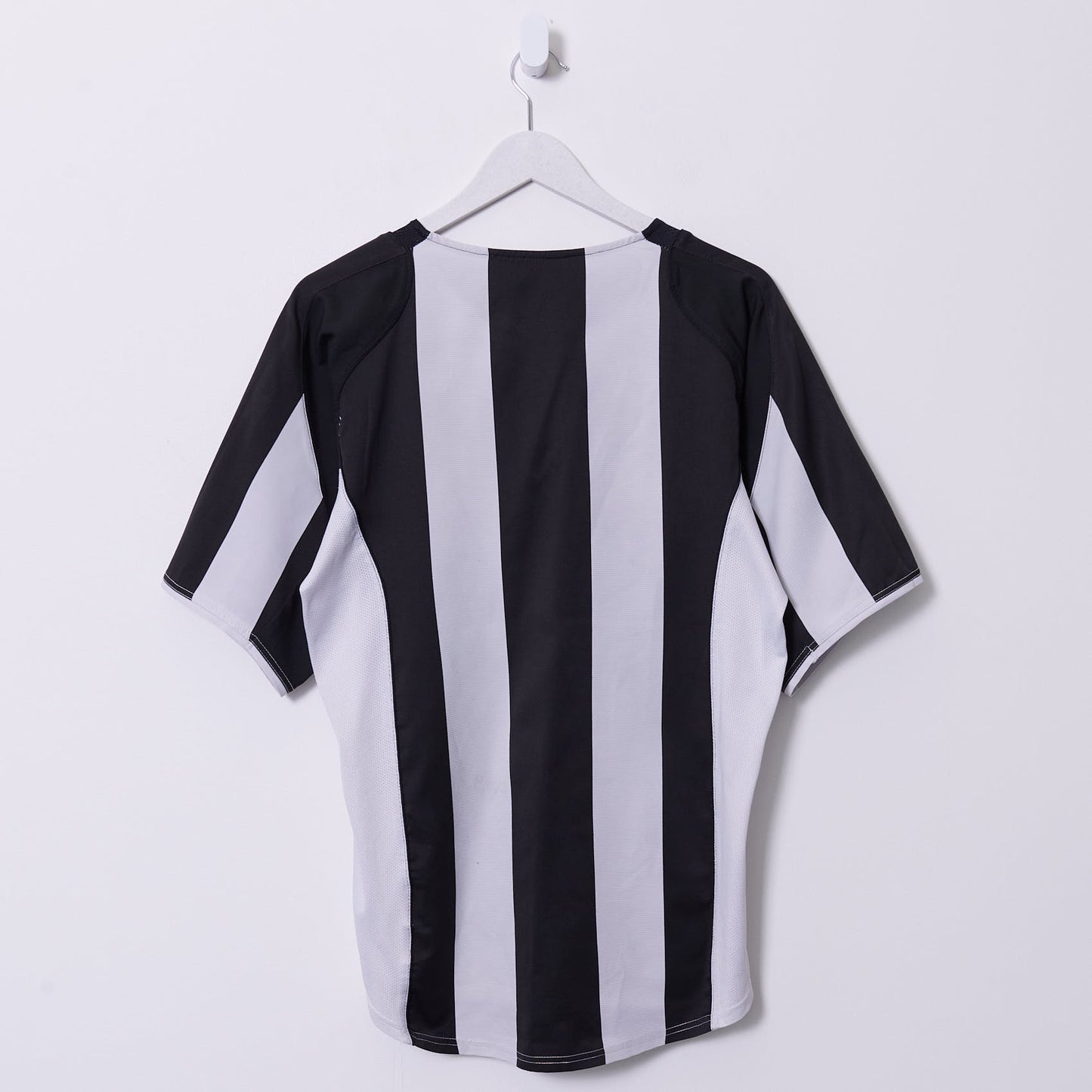 Vintage Juventus 2004-2005 Nike Home Shirt Medium