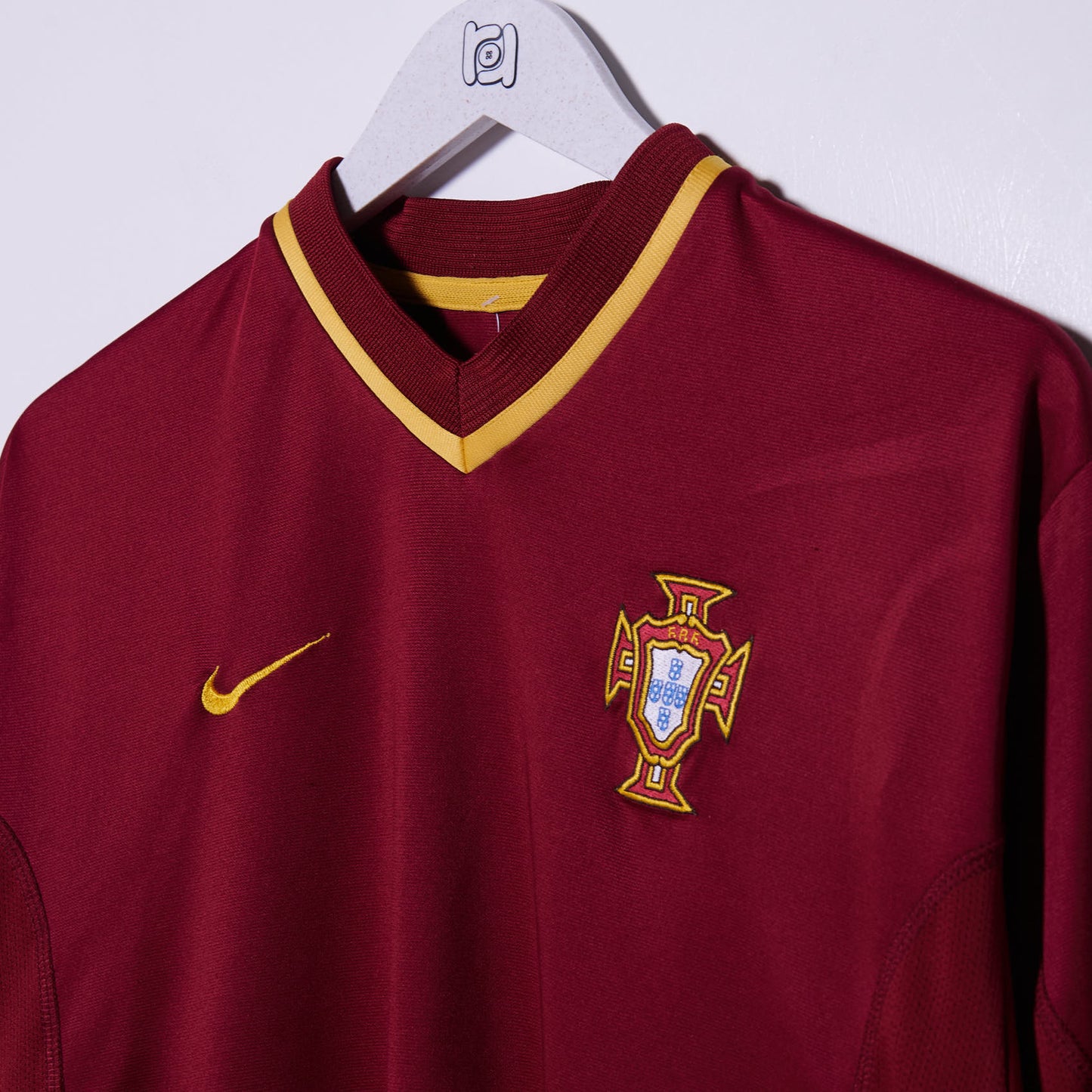 Vintage Portugal 2004-2005 Nike Away Shirt Medium
